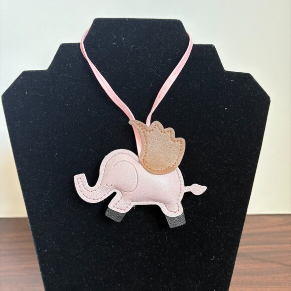 Wings Flying Elephant Bag Charm New - Picture 1 of 5